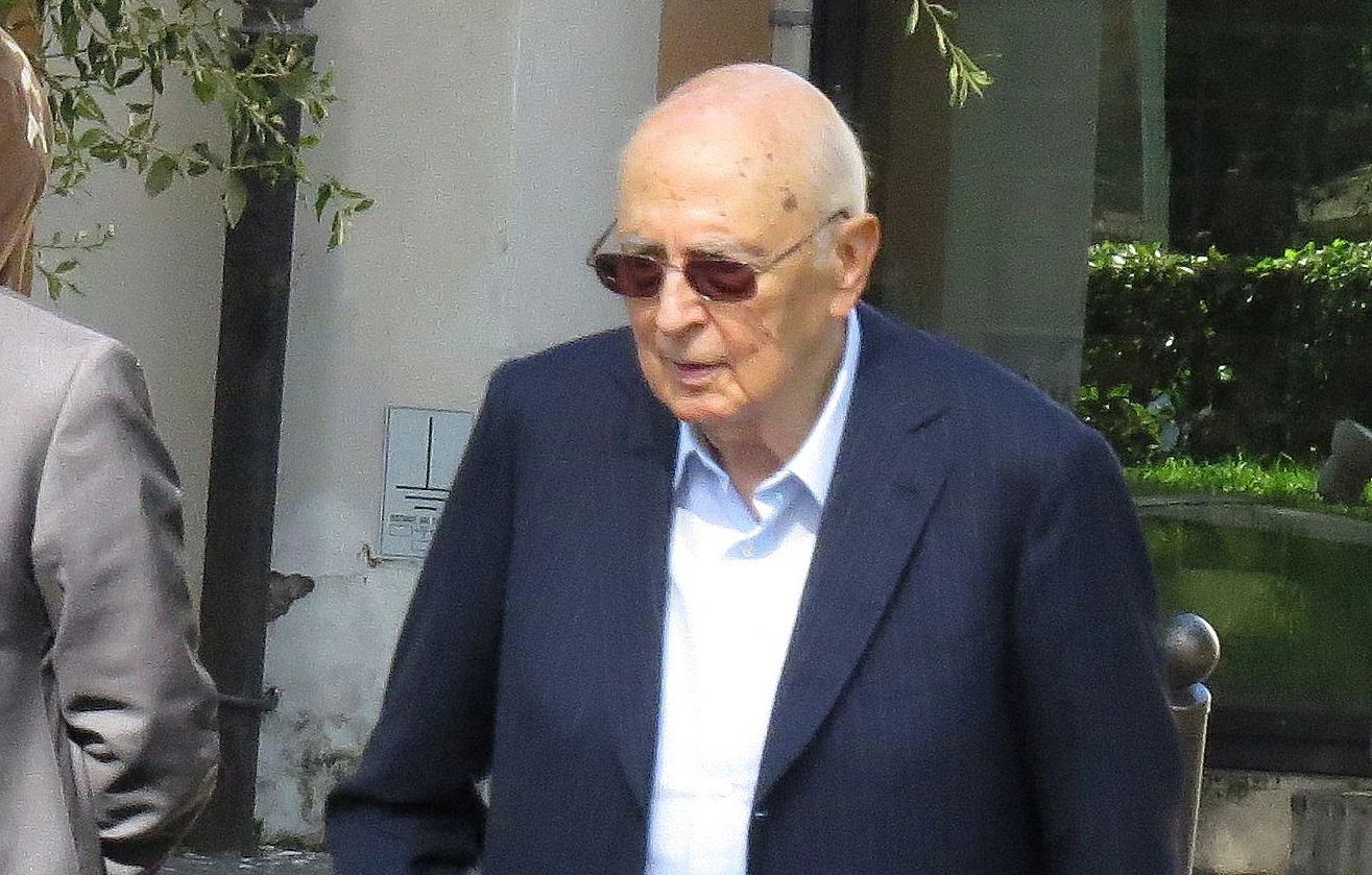 Giorgio Napolitano, la telefonata a Sergio Mattarella dall'ospedale: "Vai avanti"