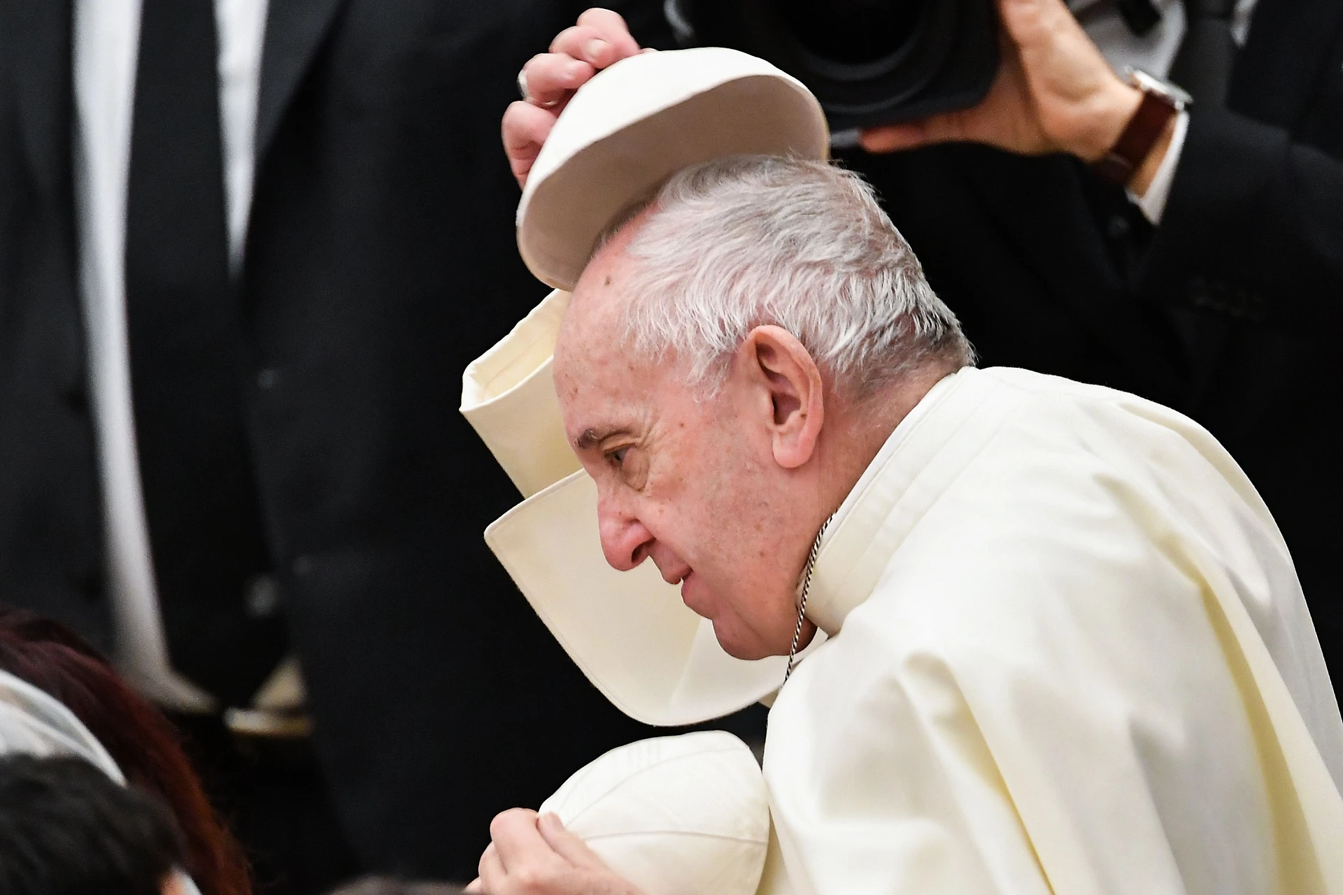 Papa Francesco, l'ultimo siluro contro Salvini sui migranti: la frase peggio della Boldrini