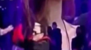 Grande Fratello Vip, il topo costa carissimo a Malgioglio: raptus e vendetta di Signorini, gli spalma una torta in faccia