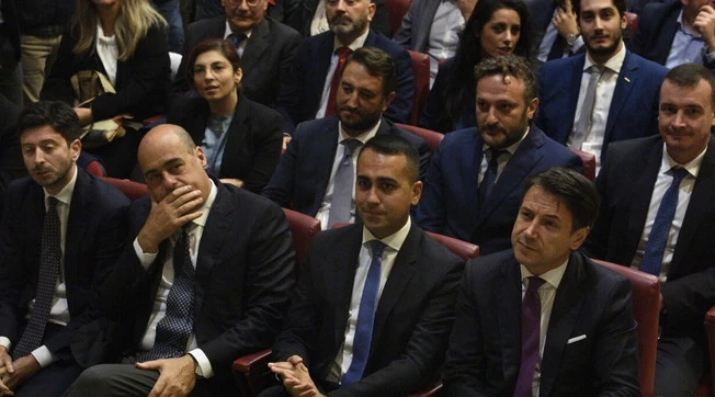Giuseppe Conte, M5s sul piede di guerra dopo la sanatoria sui migranti: tutto pronto per la contromossa che mette a rischio il governo