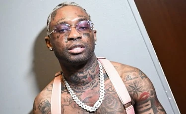 Bello Figo a processo, violenza sessuale in camerino su una 15enne: "Carne Fresca"