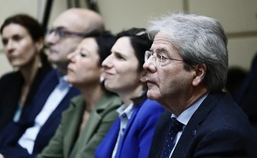 Gentiloni spara su Meloni per colpire Elly Schlein