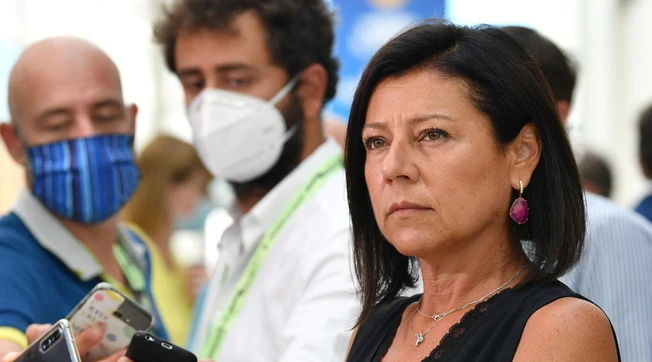 Paola De Micheli e Roberto Speranza, scontro al vertice. Retroscena: "Sei troppo rigido", "La pandemia non è finita"