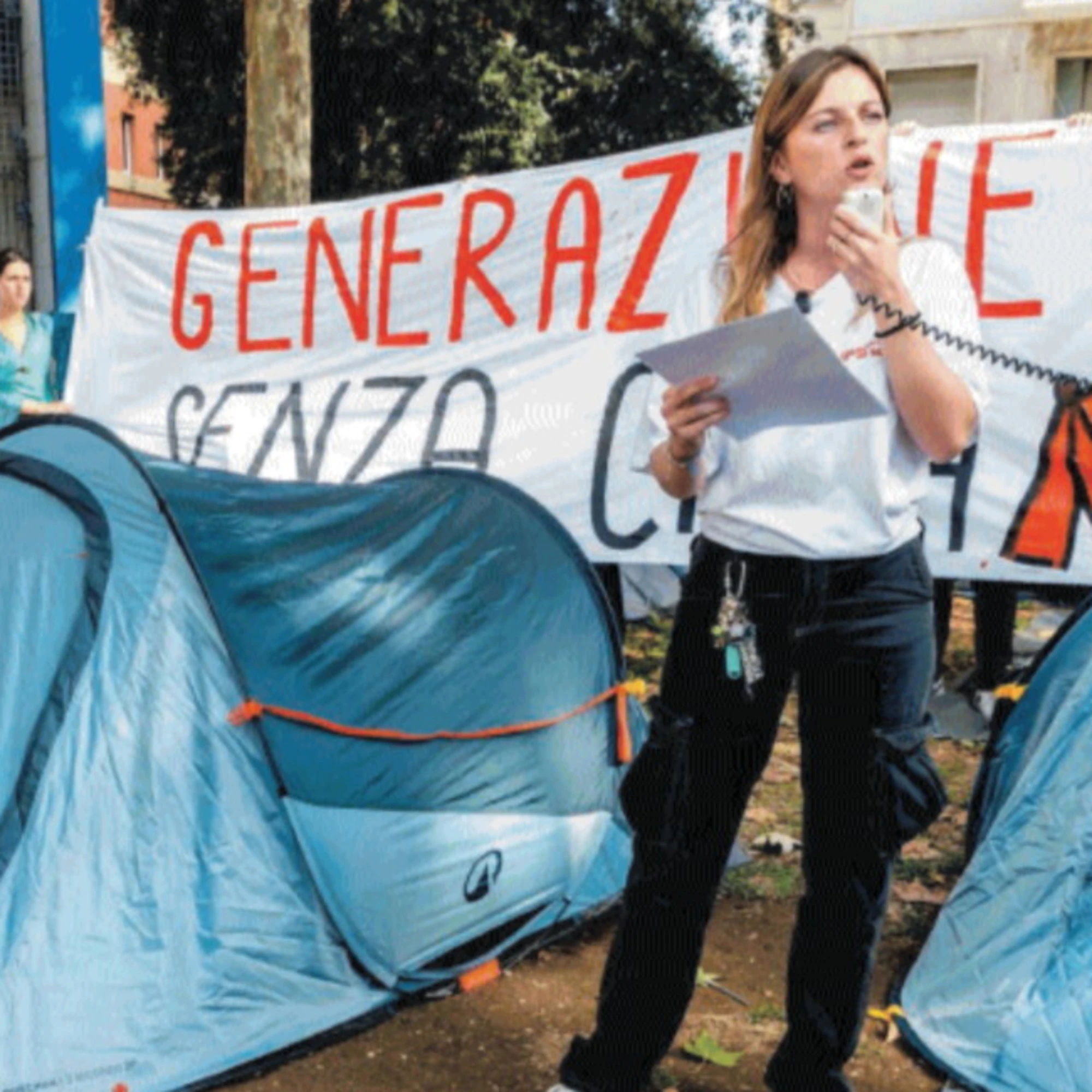 I giovani Pd mettono le tende e aizzano la rivolta sulla casa