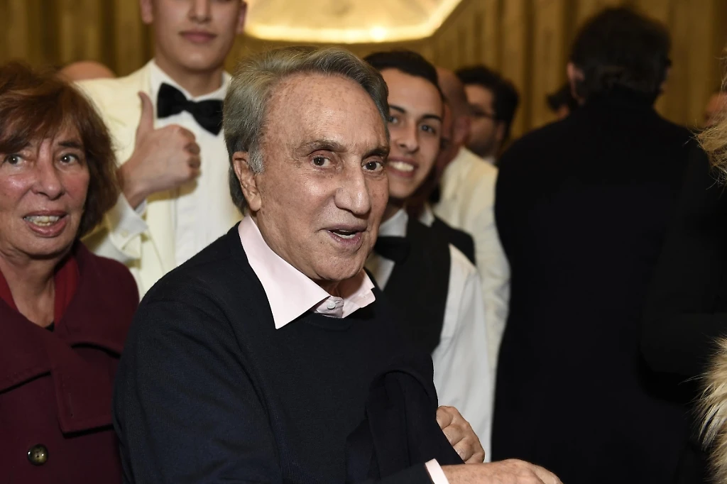 Fede licenziato chiede a Mediaset 8 milioni e mezzo