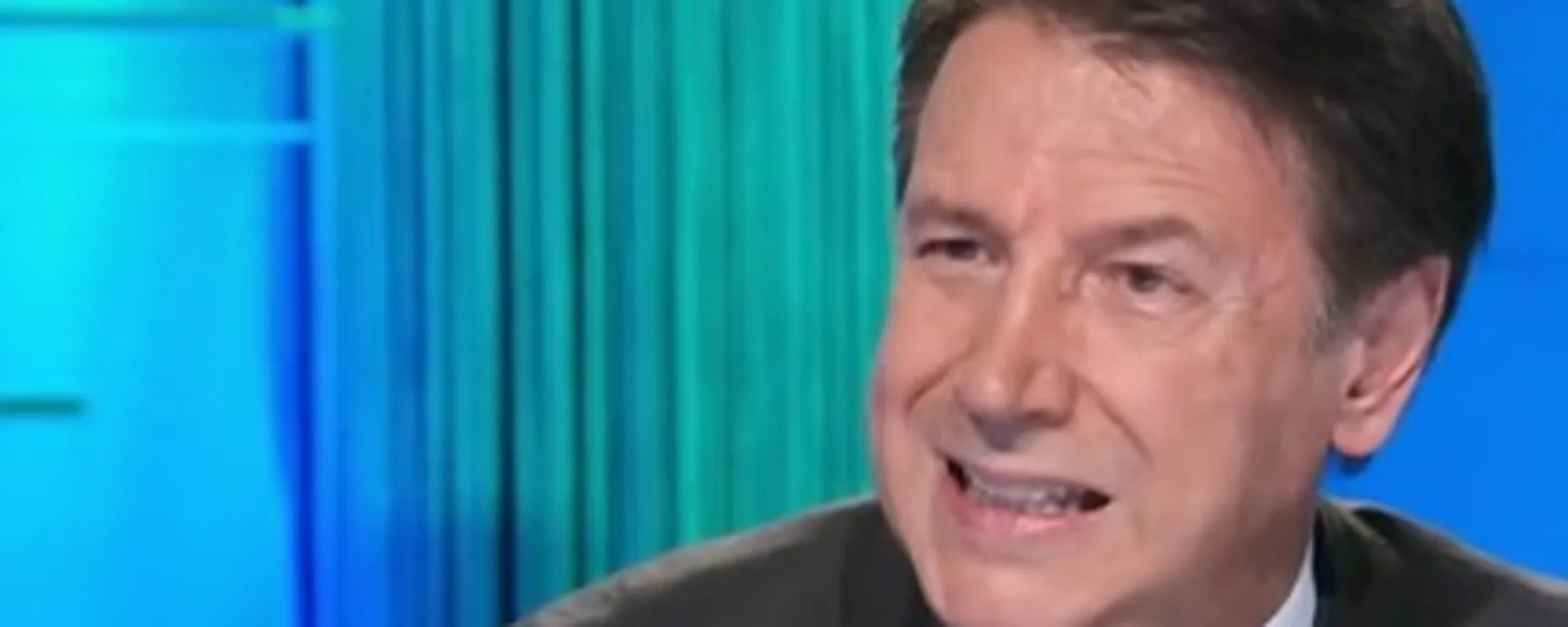 "I patrioti...". Conte, la faccia tosta: a La7 fango su Meloni