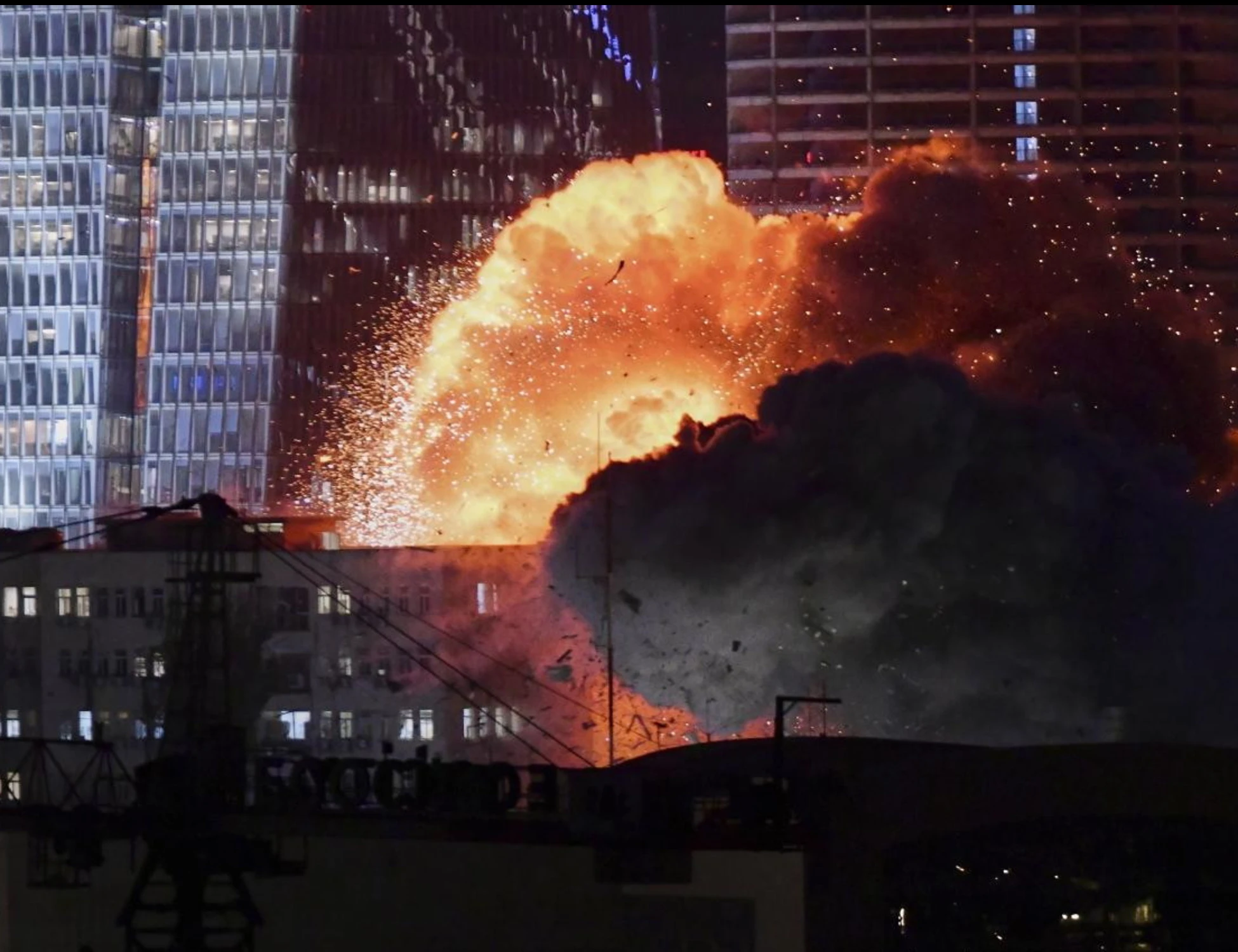 Iran e Israele, la guerra. Netanyahu vuole la caduta di Khamenei, il ruolo di Russia e Cina