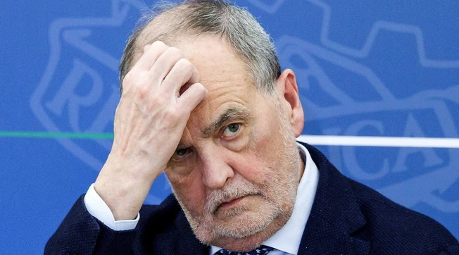 Pd-Calderoli, rissa in aula: "Come Attila", "Pure la calvizie..."