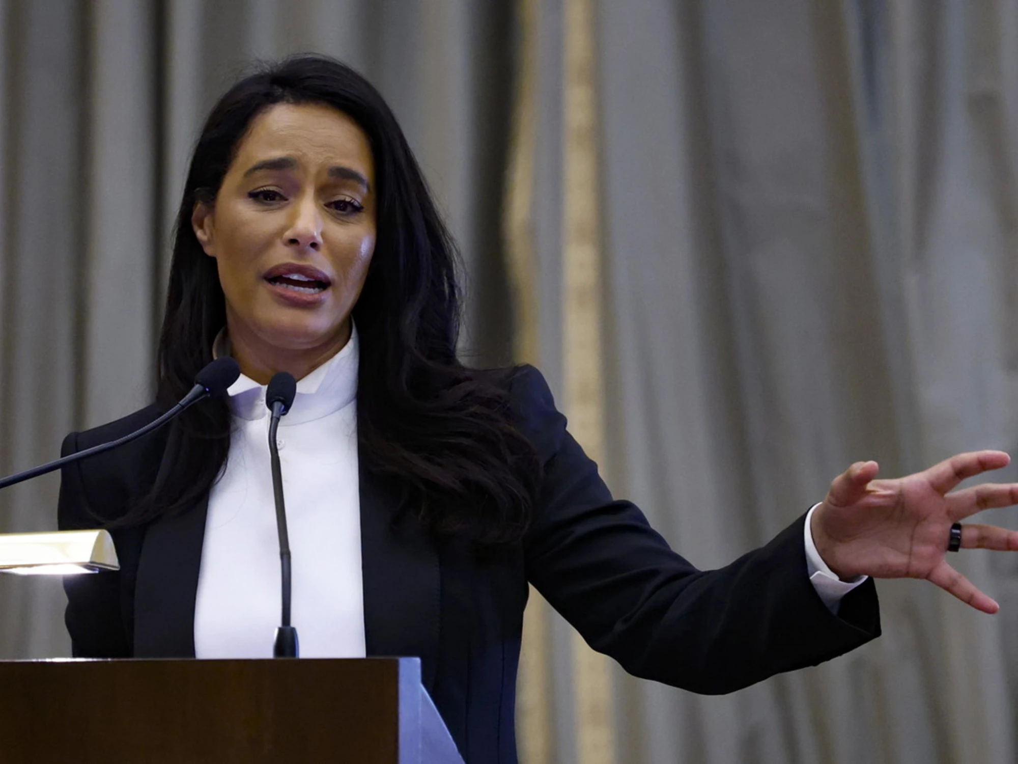 Rula Jebreal definisce "scimmia" un politico nero: l'insulto razzista scatena il caso