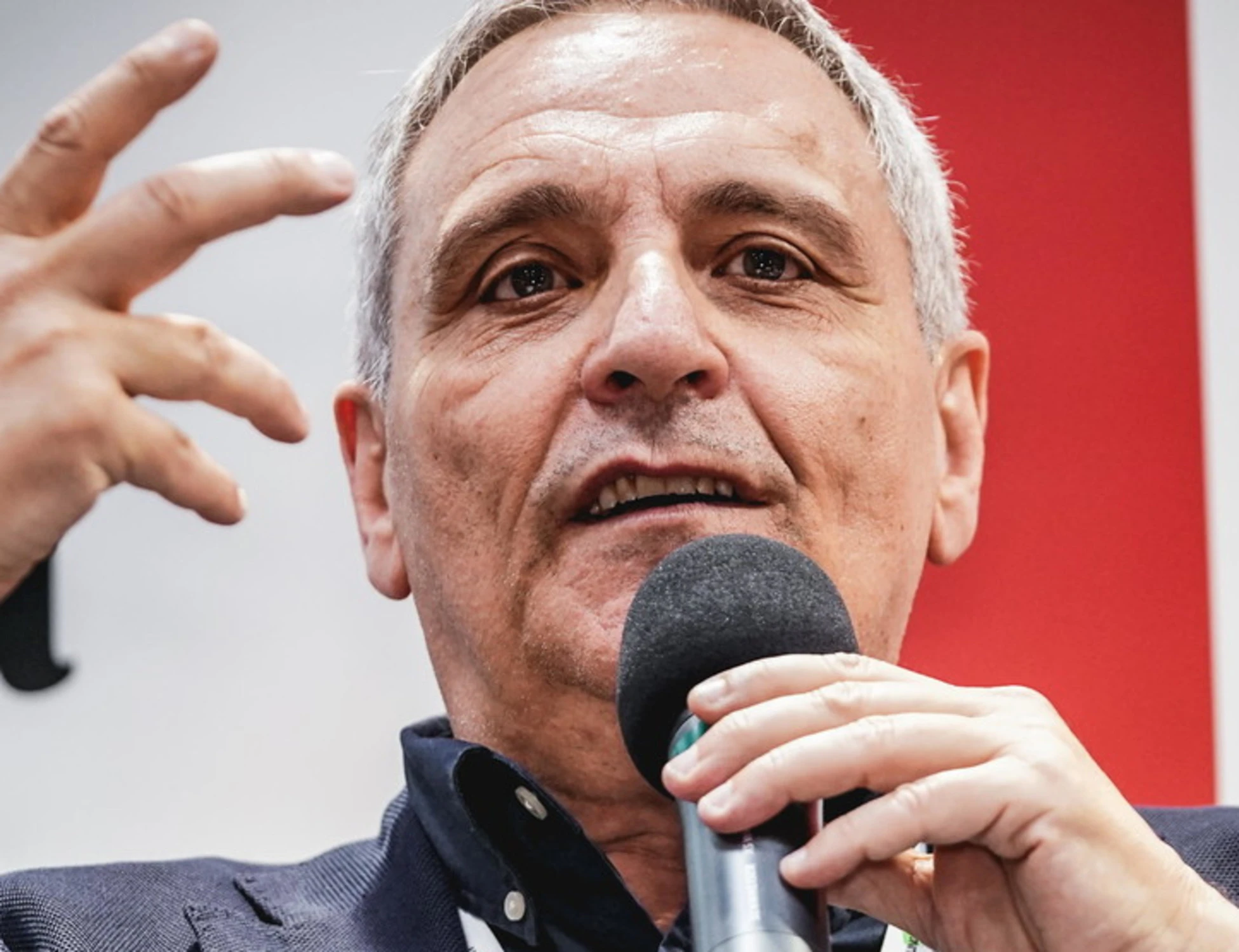 Maurizio De Giovanni, da autore a tuttologo: tra tv, libri e giornali è ovunque