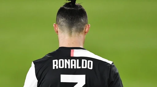 Cristiano Ronaldo beccato ad allenarsi nello stadio di Madeira: "Nessun permesso speciale per lui"