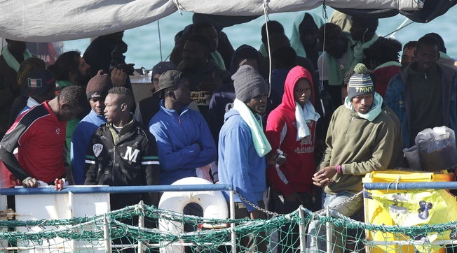 Coronavirus, i soldi della sanità spesi in accoglienza: così miliardi sono finiti ai migranti