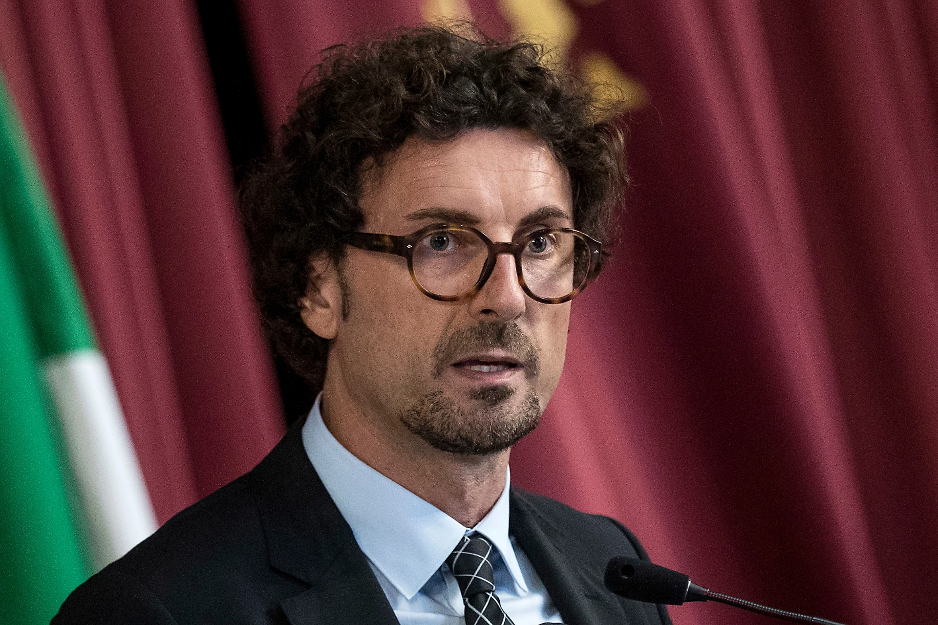 Ponte Morandi, per Danilo Toninelli arrivano le prime accuse grilline: il suo destino appeso a Giuseppe Conte