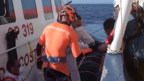 Matteo Salvini, no alla Sea Watch: "Hanno chiamato la Capitaneria. Col piffero che sbarcano"