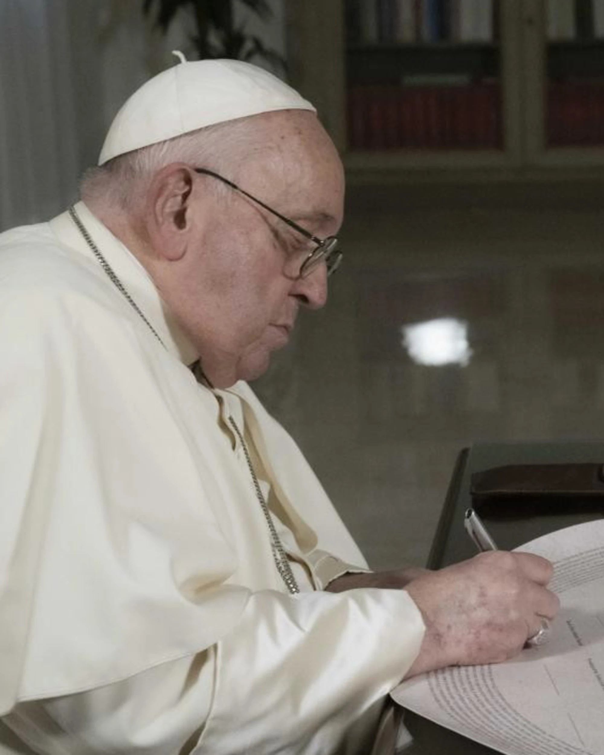 Papa Francesco, "sveglia alle 6 del mattino". Così è precipitato tutto