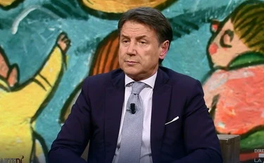 DiMartedì, Giuseppe Conte senza ritegno: "E poi Meloni si prende gli schiaffi"