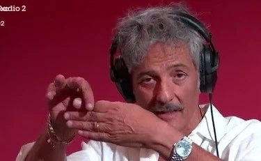 Affari Tuoi, bordata di Fiorello: "30 euro lordi?", un caso in Rai