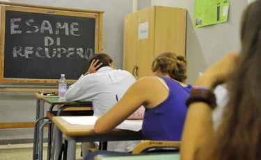 Libro di storia-choc al liceo: "FdI? Eredi del fascismo, piani di deportazione"