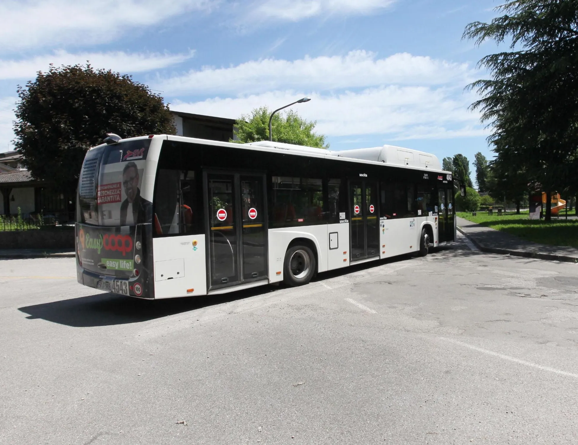 Leggi l'articolo: Un ragazzino riempie di botte il controllore del bus, la folla lo incita: orrore a Vicenza
