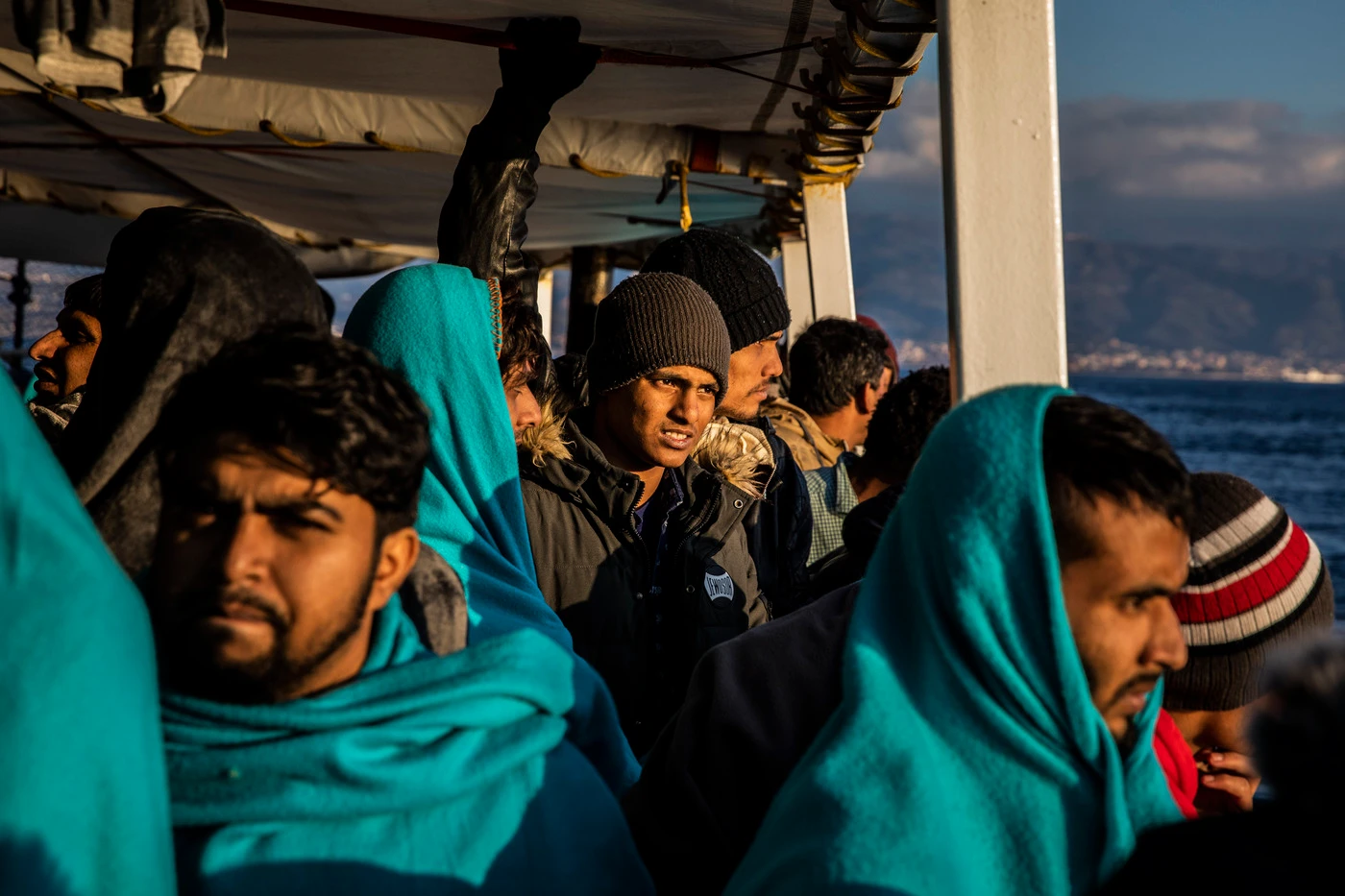 Coronavirus, Nello Musumeci a Conte: "I 194 migranti della Sea Watch in quarantena o cerchi un altro porto"
