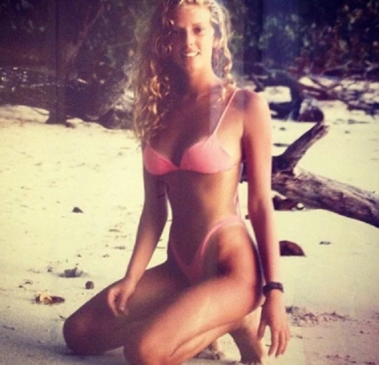 Alessia Marcuzzi, la foto clamorosa della conduttrice a 16 anni