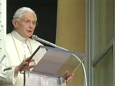 L'ultimo Angelus di Benedetto XVI "Continuerò a servire la Chiesa"