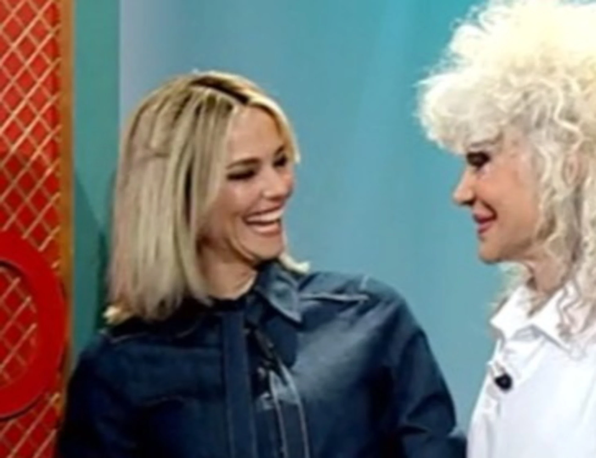 Donatella Rettore a Da noi… a ruota libera: "Oggi? Non esco più da sola dopo le 18"