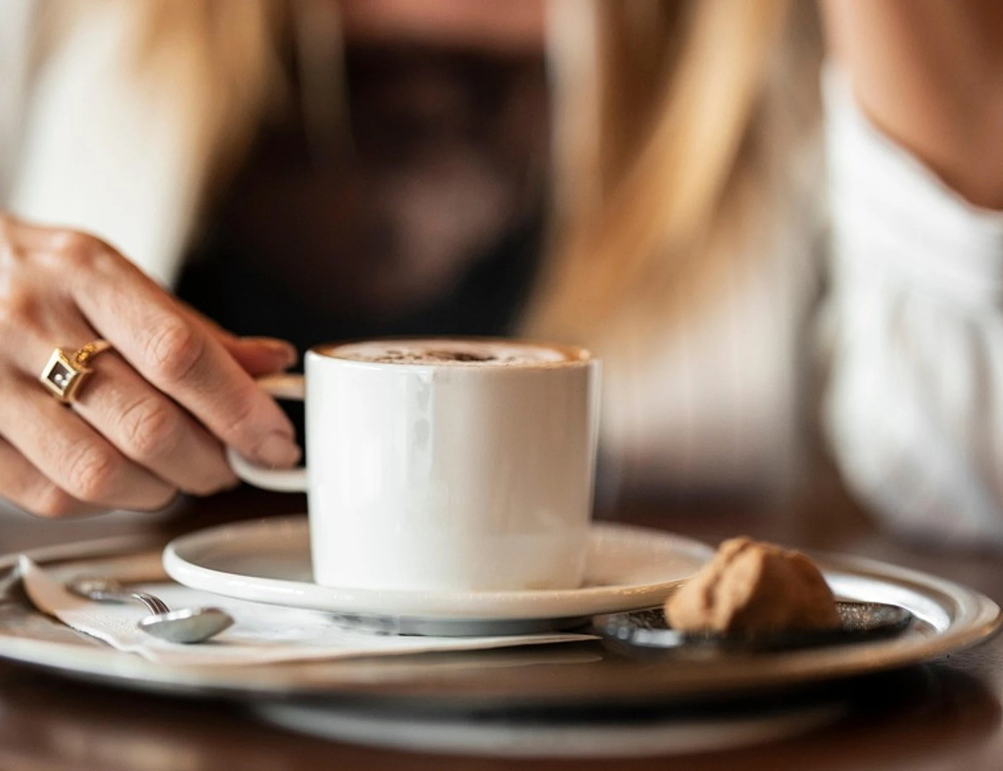 Scontrino, "coca, caffè e birre 80 euro": la denuncia choc