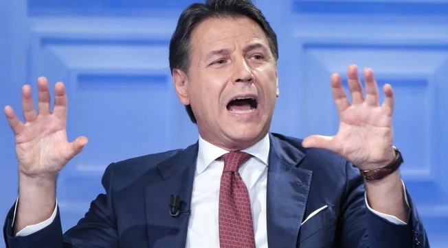 Immigrazione, Giuseppe Conte contro il Pd: "Io di destra? Non permettetevi"