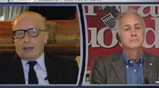 Alessandro Sallusti contro Marco Travaglio, scontro su Silvio Berlusconi indagato: caos a La7