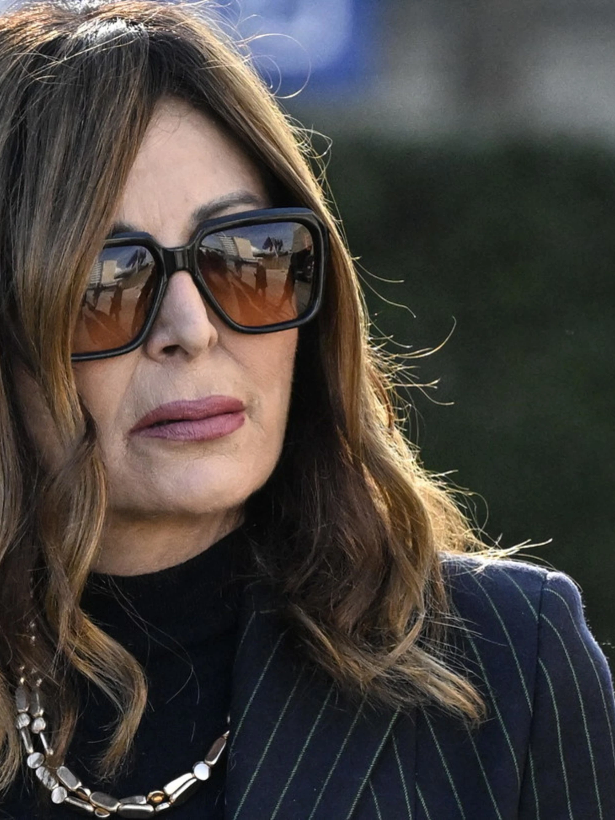 Daniela Santanchè, la mossa: "Nuovo avvocato", slitta il processo. FdI: "Se rinviata a giudizio, dimissioni"