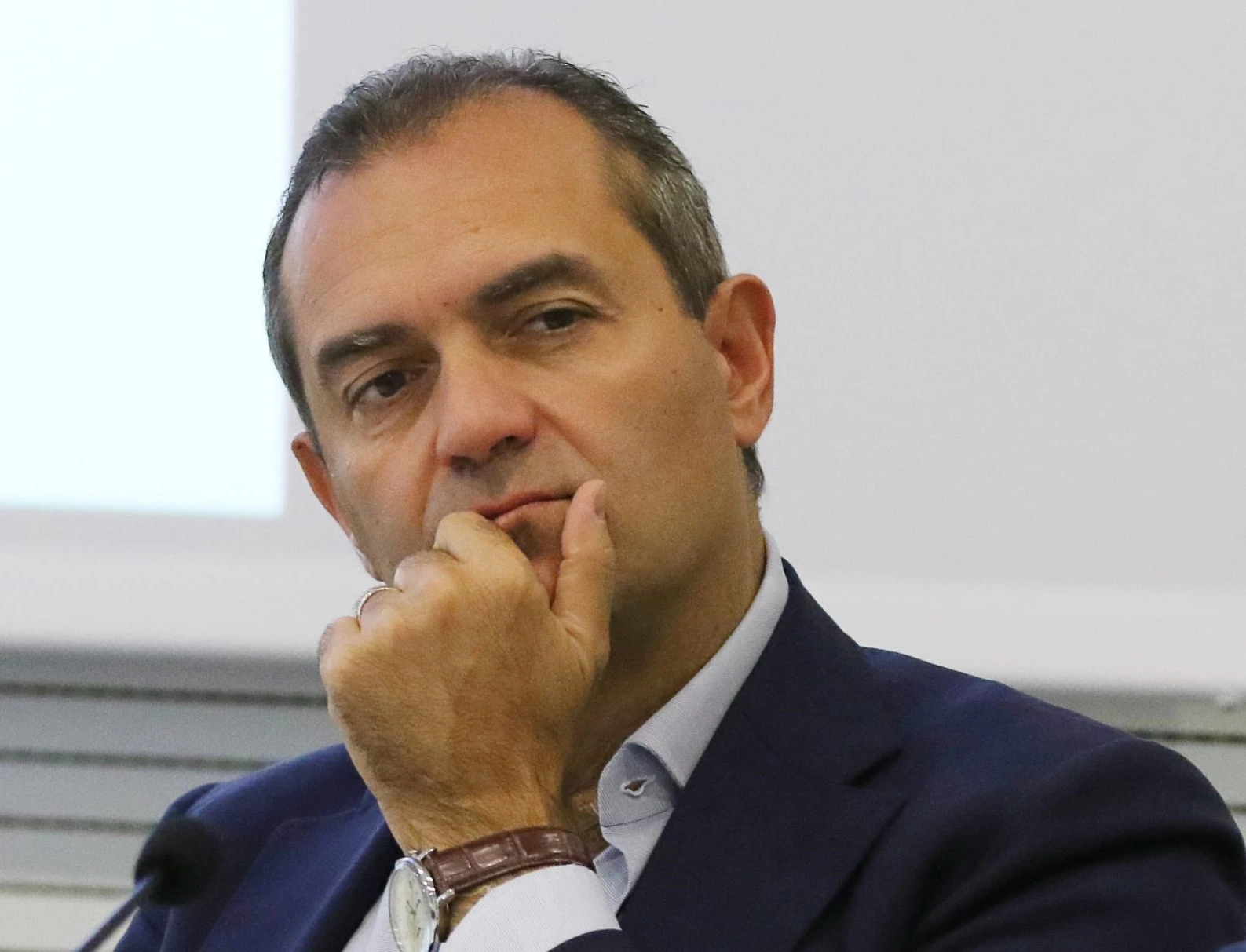 Luigi De Magistris, la cognata reclutata dal comune di Napoli: è il quarto famigliare che lavora nell'amministrazione