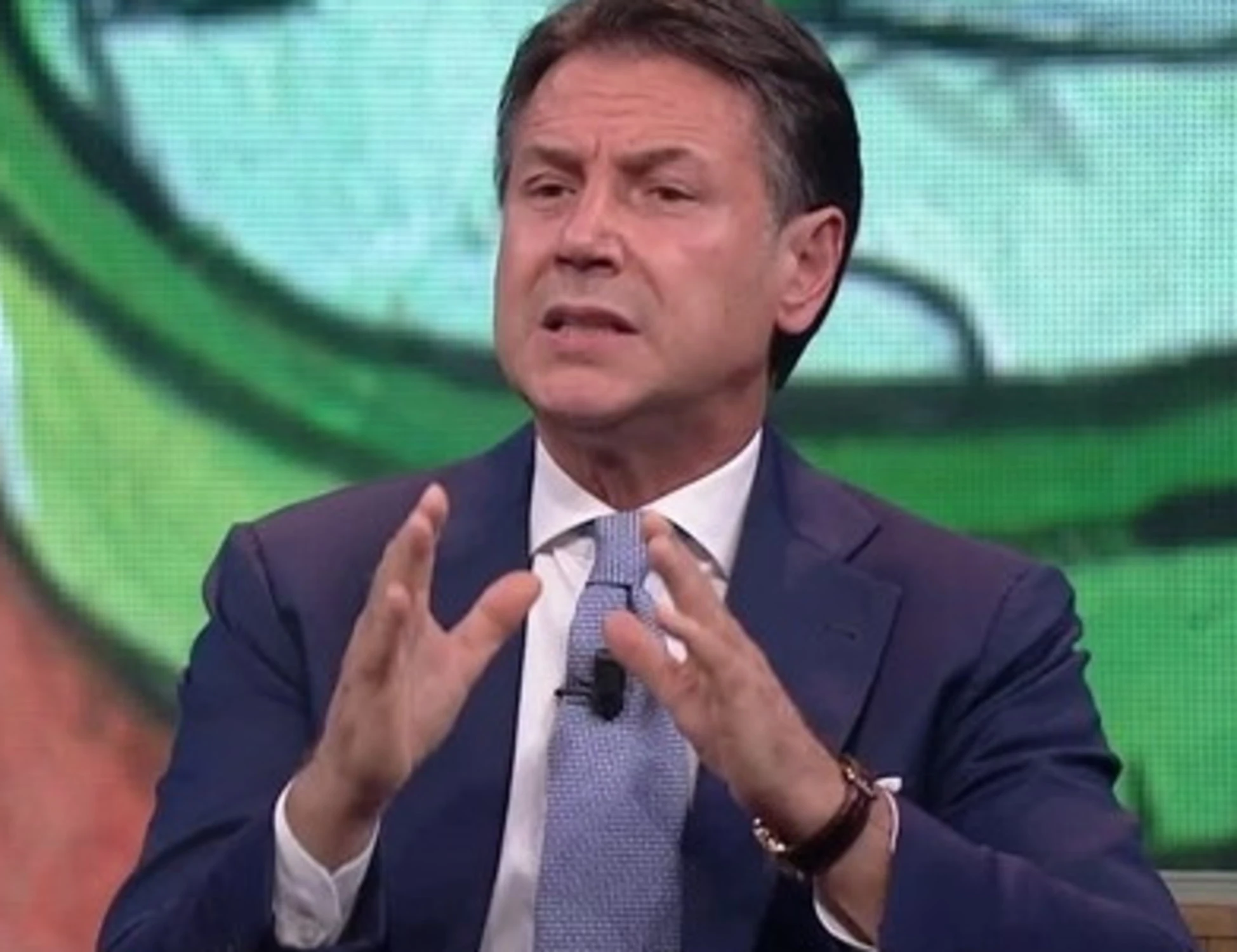 DiMartedì, il delirio di Giuseppe Conte contro Meloni: "Neppure in un'autocrazia"