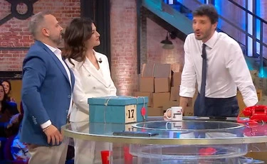 Affari Tuoi, attacco-choc a Maria e al marito: "Non capiscono una seg***"