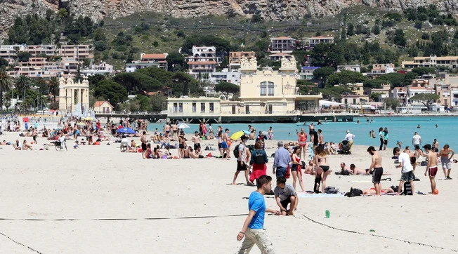 Covid rovina vacanze, dalle isole alla montagna boom di focolai: dove è aumentato il contagio,  i luoghi da evitare 