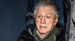 Umberto Bossi ricoverato a Varese, il trasporto in ambulanza: non sarebbe in gravi condizioni