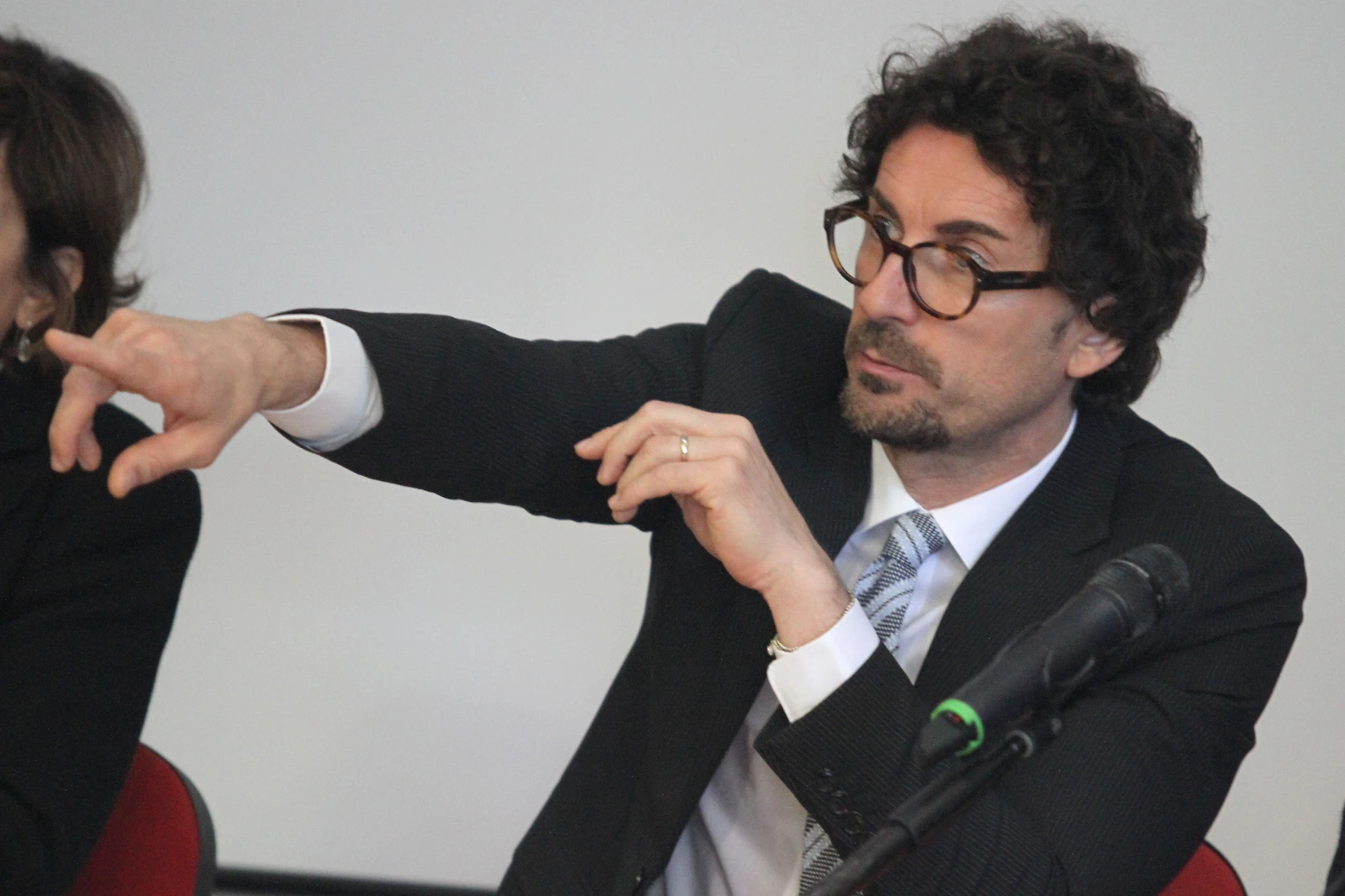Danilo Toninelli, se questo è un ministro: "Visto che roba che ho?". Ecco da cosa è ossessionato
