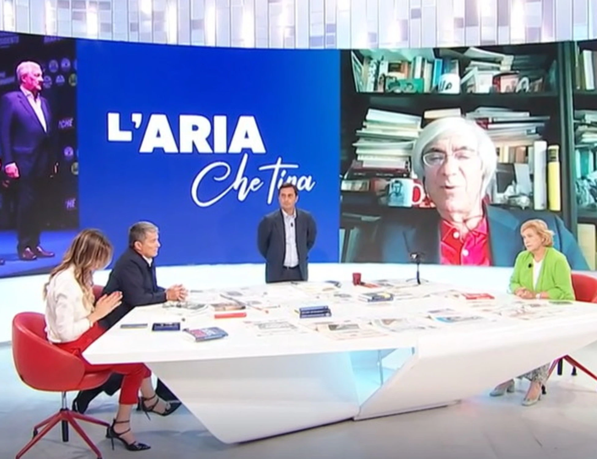 &quot;Guardate le loro facce&quot;: D'Orsi insulta Meloni e governo