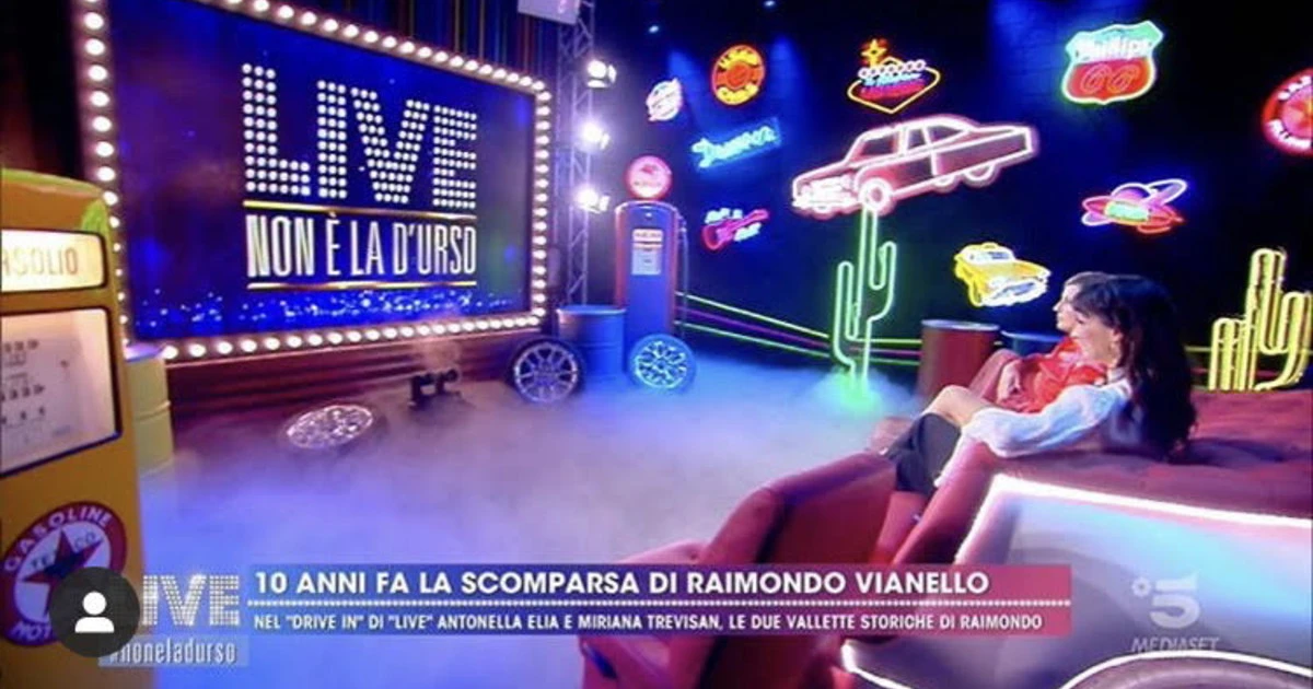Live-Non è la d'Urso, torna Drive In in memoria di Raimondo Vianello a 10 anni dalla morte
