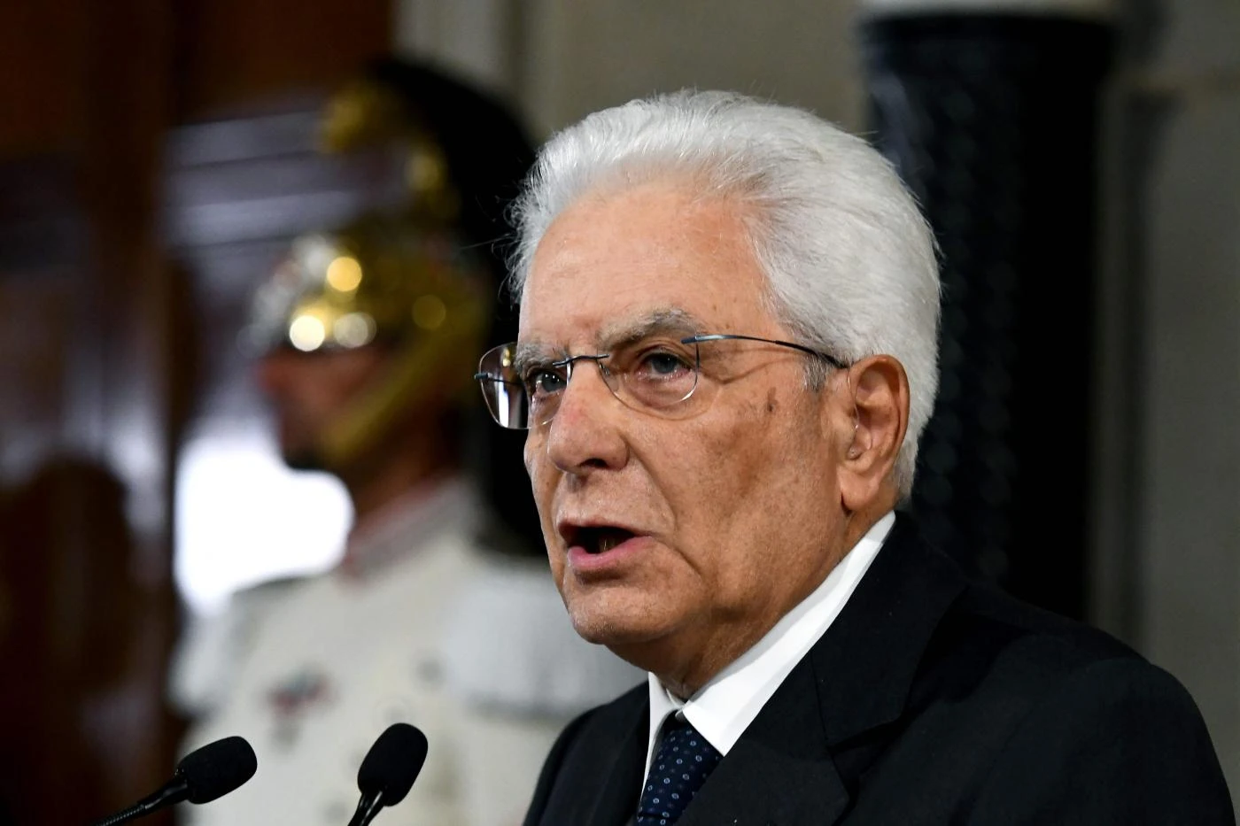 Sergio Mattarella, l'ultimatum ai partiti: "Entro le 19 serve un quadro della situazione". Asse Pd-M5s lontano