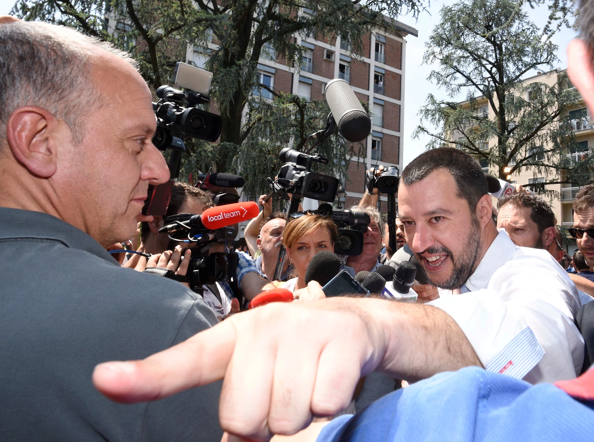 Matteo Salvini, la risposta definitiva agli insulti di Matteo Renzi: "Io bullo? Non gli rispondo: l'hanno già fatto gli italiani"