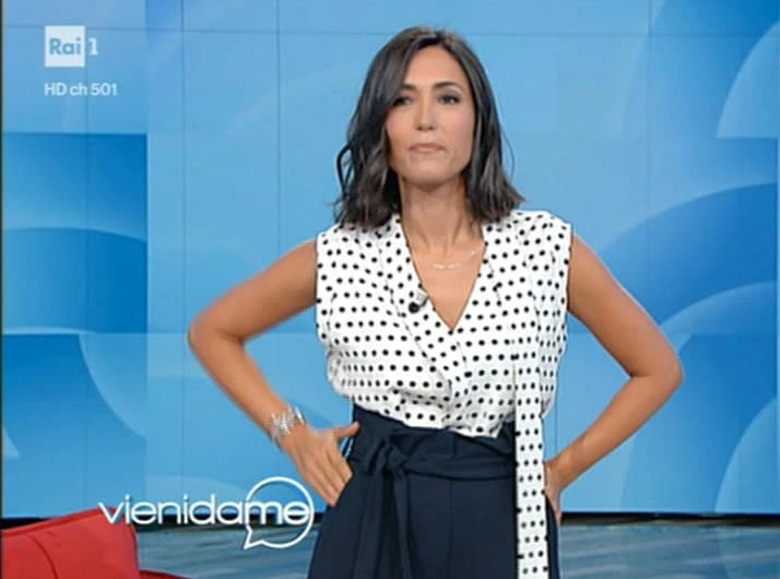 Vieni da me, Caterina Balivo ruba 10 minuti alla Vita in diretta: clamorosa decisione ai piani alti della Rai