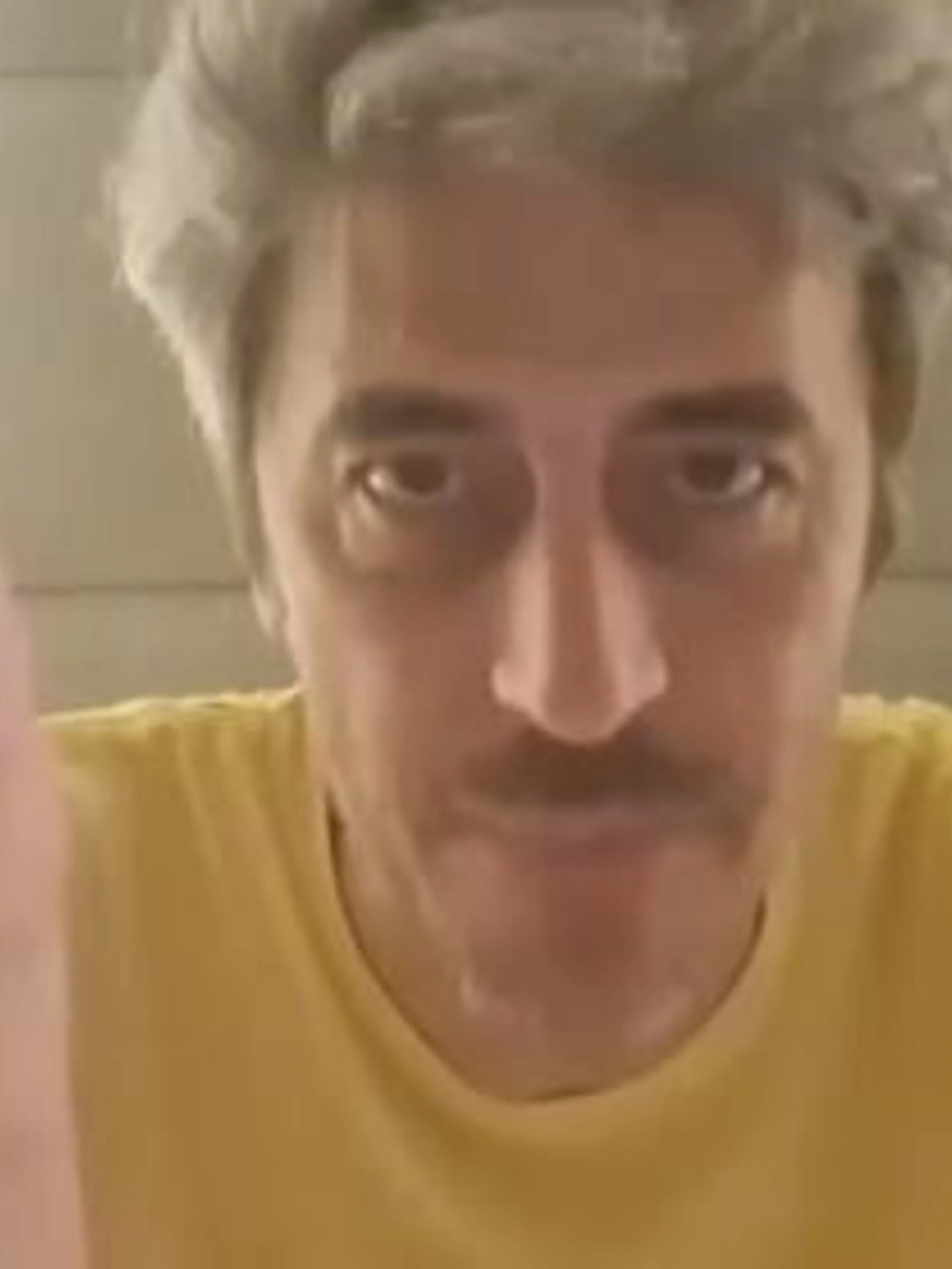 Pif farnetica contro Giorgia Meloni: "Bombardiamo la Sicilia"