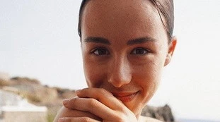 Aurora Ramazzotti, la bordata di Dagospia: "Vi chiedevate perché fosse impegnata a mostrare il suo lato B?", segreto svelato