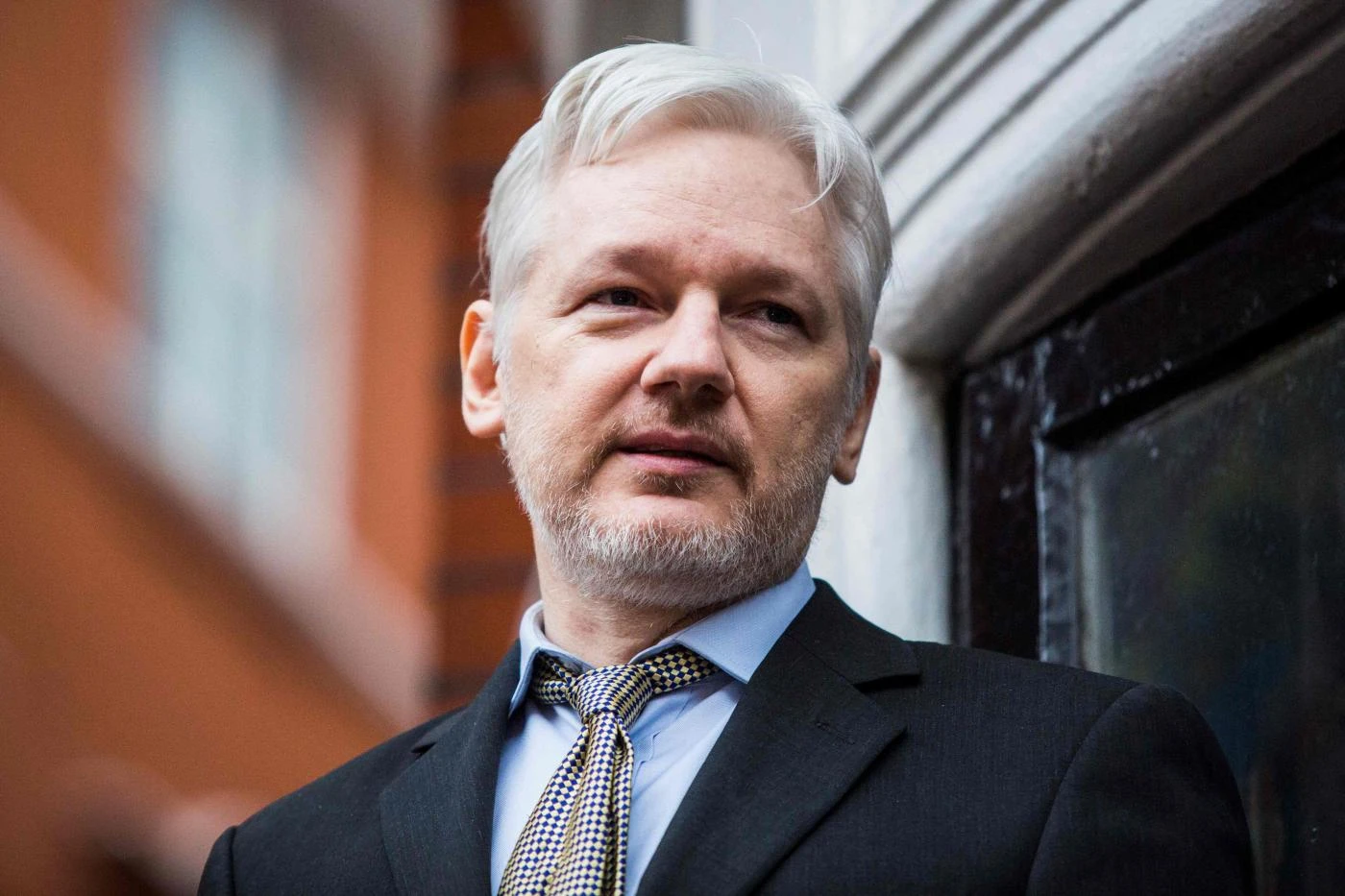 Julian Assange arrestato a Londra. Fine della storia: mister Wikileaks rischia una fine oscena