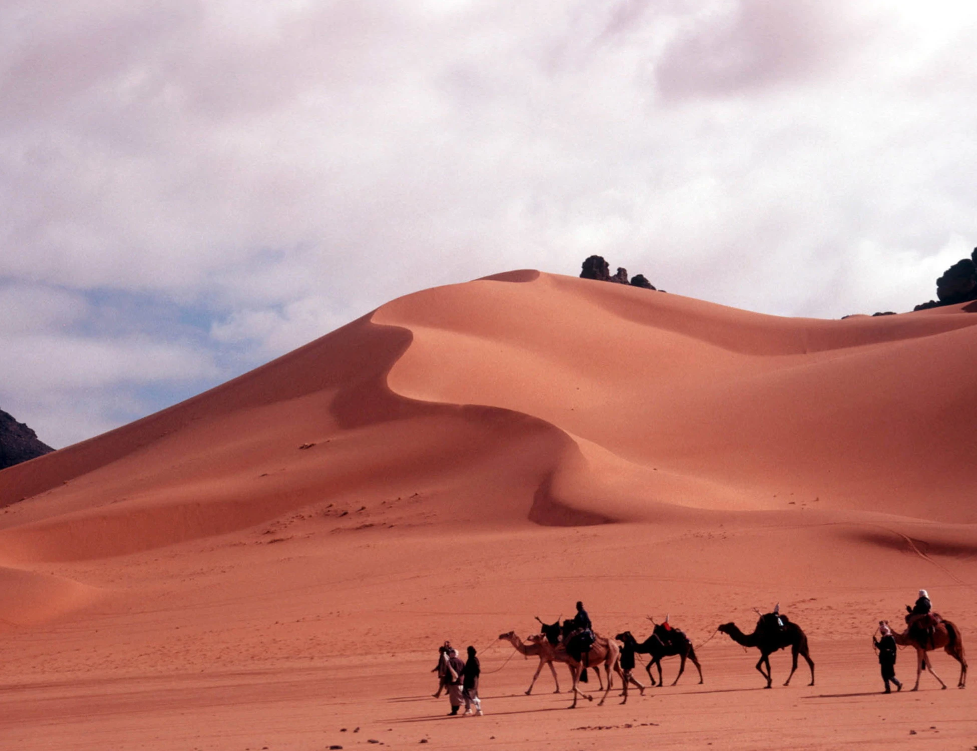 Francia, portano il figlio di 5 anni nel Sahara per "sacrificarlo": arrestati