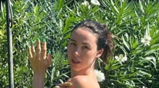 Aurora Ramazzotti, nuda sotto la doccia: scoppia la polemica per questa foto