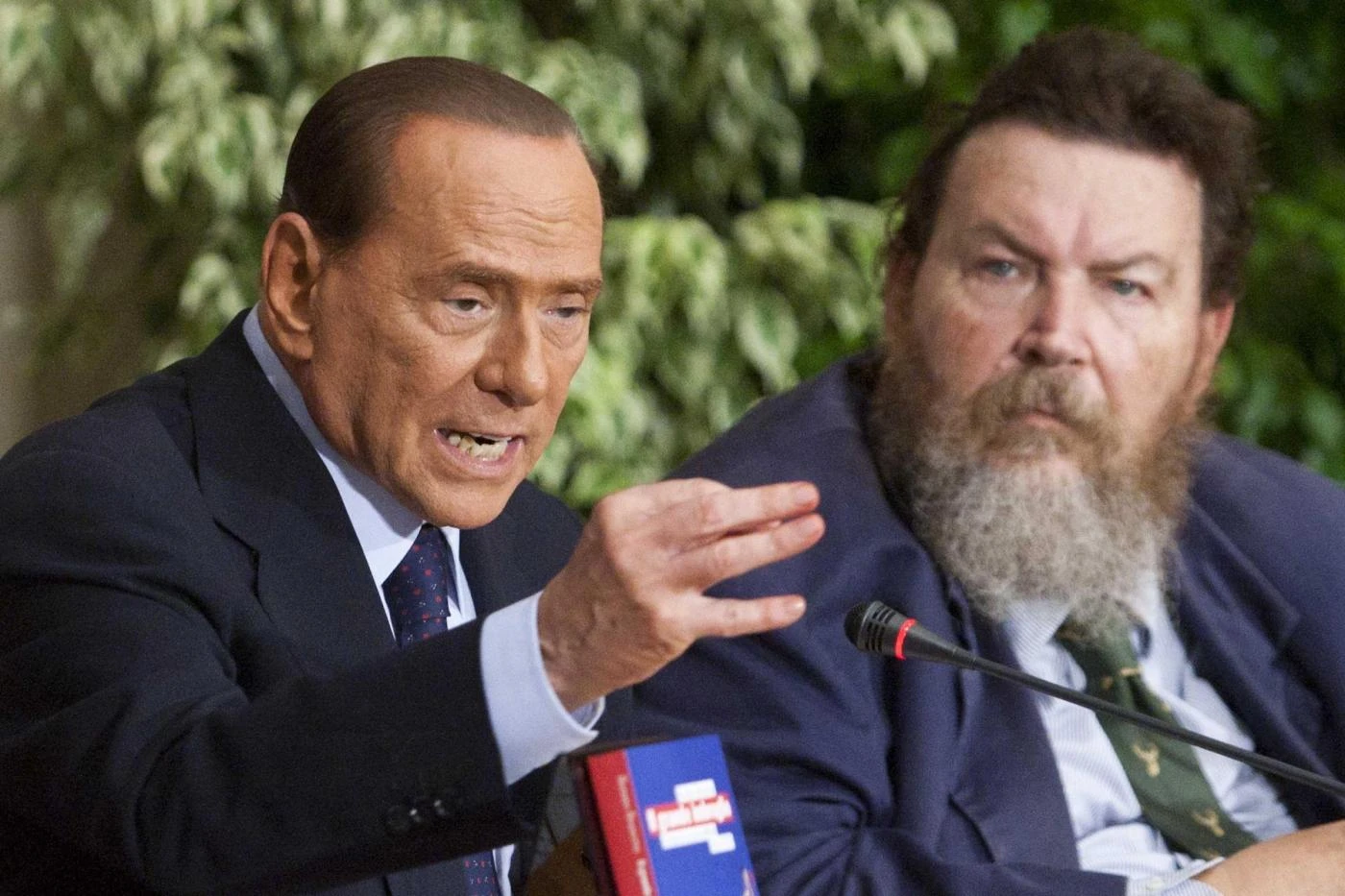 Lorenzo Fioramonti, gli insulti a Giuliano Ferrara: "Mer*** schifosa. Berlusconi sco*** le minorenni e lui..."