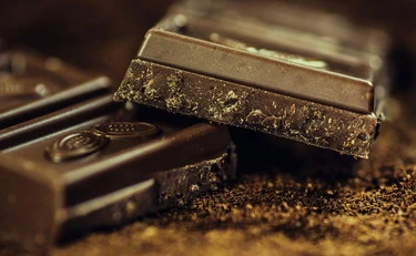 Cioccolato fondente riduce il rischio cardiovascolare e la microcircolazione cerebrale 