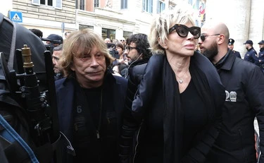 Raffaella Carrà e il figlio segreto, Enzo Paolo Turchi: "Cos'è successo al suo funerale"